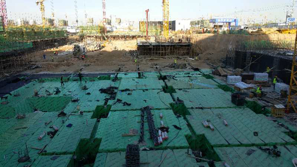 自粘強力交叉膜樓盤防水施工現(xiàn)場